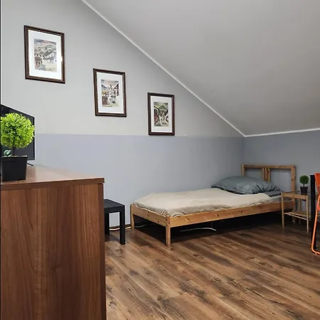 بيت ضيافة Wiekowa Sosna Zalesie Gorne